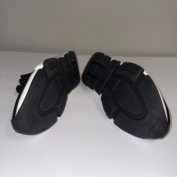 Women’s Balenciaga Black and White Knit Sneakers Size 38 - Picture 3 of 10